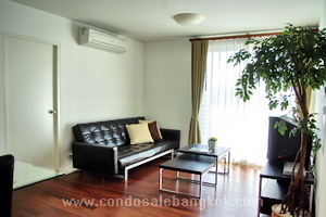 Good for investment condo for sale in Bangkok Sukhumvit 49. Top floor 2 bedrooms 77.54 sq.m.<br />
CHEAPEST IN THE BLOCK!!!