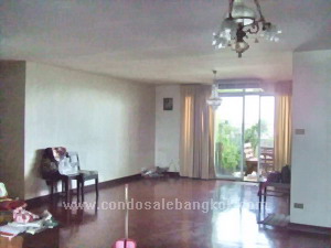 265 sq.m. 3 bedrooms Very high floor. Walk to Ekamai BTS