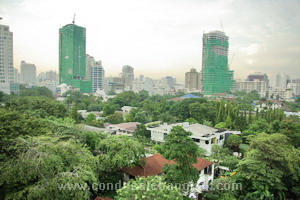 265 sq.m. 3 bedrooms Very high floor. Walk to Ekamai BTS