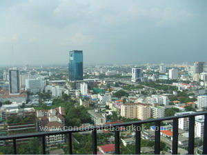 1 big bedroom 83.8 sq.m. Very high floor