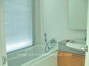 Luxurious condo for sale in Bangkok. 2 bedrooms 88.5 sq.m. Walk to Chidlom BTS