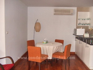 2 bedrooms condo for sale in Sukhumvit 15 Bangkok with big balcony. Spacious 107 sq.m. Nice living area and open kitchen. Comfortable living in small building.