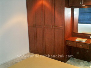 1 bedroom condo for sale in Bangkok Sukhumvit 57 sq.m.. A few minutes walk to MRT.