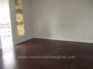 High rise condo for sale in Bangkok Sukhumvit 11. Unblocked view. Close to Nana BTS. Unfurnished