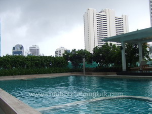 High rise condo for sale in Bangkok Sukhumvit 11. Unblocked view. Close to Nana BTS. Unfurnished
