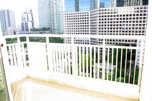 Condo for sale in Bangkok Sathorn area. Luxurious and comfortable 1 bedroom
