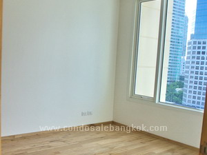 Condo for sale in Bangkok Sathorn area. Luxurious and comfortable 1 bedroom
