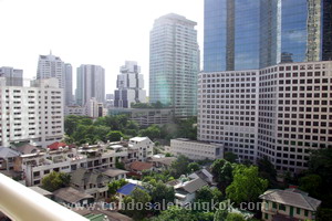 Condo for sale in Bangkok Sathorn area. Luxurious and comfortable 1 bedroom