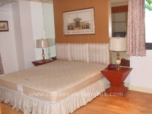Condo for sale in Silom area. Walk to BTS