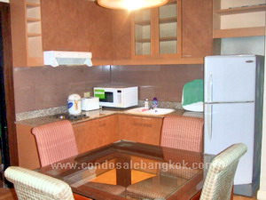 Condo for sale in Silom area. Walk to BTS