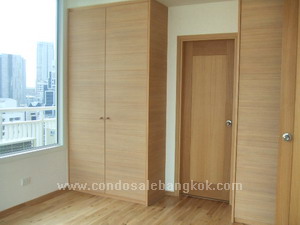 Good price in Empire Place sathorn condo. 2 bedrooms. Walk to BTS