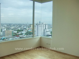 Good price in Empire Place sathorn condo. 2 bedrooms. Walk to BTS