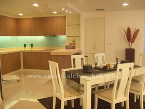 This newly renovated, decorated and fully furnished unit is in Wittayu Complex at the nothern end of Wireless Road, close to the Embassies of Great Britain and Switzerland. The unit has a size of 130 square meters with 3 bedrooms,3 bathrooms.<br />
<br />
