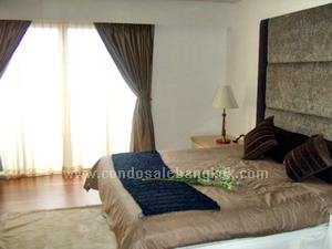 This newly renovated, decorated and fully furnished unit is in Wittayu Complex at the nothern end of Wireless Road, close to the Embassies of Great Britain and Switzerland. The unit has a size of 130 square meters with 3 bedrooms,3 bathrooms.<br />
<br />