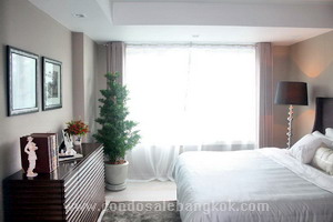 Luxurious condo for sale in Bangkok Ruamruedee. 1 bedroom fully furnished.