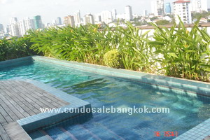 Plus by Sansiri 50 sq.m. Top floor . Walk to Prakanong BTS
