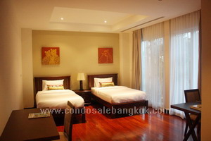 Brandnew luxurious condo in Yenarkard area. 3 bedrooms 276.05 sq.m. Fully fitted and furnished with premium quality materials. Comfortable and peaceful. Low desity only 22 units in compound.