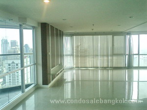 3 bedrooms Duplexed?penthouse condo for sale in bangkok.?43th floor. 193.87 sq.m. Panoramic view. Nana BTS. .... Sky is coming closer and closer.....