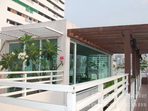 Condo for sale in Bangkok between Nana & Asok BTS 2 bedrooms 75 sq.m. High floor in lowrise building