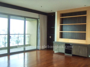 LUXURY LAKE VIEW condo for sale in Bangkok Sukhumvit area 210 sq.m. Spacious 3 bedrooms. Nice Balcony