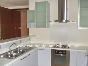 LUXURY LAKE VIEW condo for sale in Bangkok Sukhumvit area 210 sq.m. Spacious 3 bedrooms. Nice Balcony