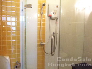 Condo for sale in Sukhumvit Bangkok 114 sq.m. 3 bedrooms 3 bathrooms Fully furnished. High ceiling .Walk to Asok BTS & Sukhumvit MRT