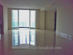 Brand new & Hi-end condo for sale in Sathorn. The Infinity. Located at Chongnonsee BTS. 215 sq.m. 3 bedrooms. Very high floor. 