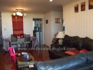 Expat moving! Renovated. 3 bedrooms 2 bathrooms 129 sq.m. Efficient layout. Nice view and full facilities. Very peaceful of residential area of Sukhumvit 39