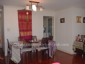 Expat moving! Renovated. 3 bedrooms 2 bathrooms 129 sq.m. Efficient layout. Nice view and full facilities. Very peaceful of residential area of Sukhumvit 39