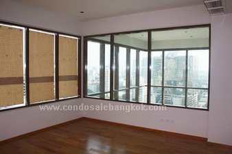 Condo for sale in Sukhumvit 24 Emporio Place 135 sq.m. 2 bedrooms 2 bathrooms. Duplex style. Good layout. Double volume windows and very bright! Sale with tanant, look for only serious buyer!