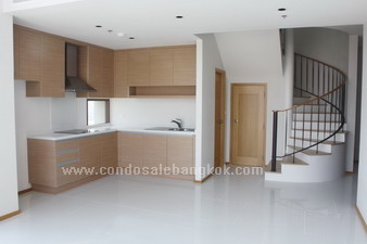 Condo for sale in Sukhumvit 24 Emporio Place 135 sq.m. 2 bedrooms 2 bathrooms. Duplex style. Good layout. Double volume windows and very bright! Sale with tanant, look for only serious buyer!