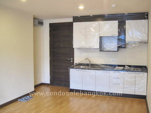 45 sq.m. 1 B/R condo for sale in Bangkok Sukhumvit 39. BRAND NEW!!!