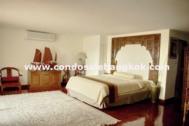 Duplex�453 sq.m.with huge 119 sq.m. of Private garden. Prompong BTS 