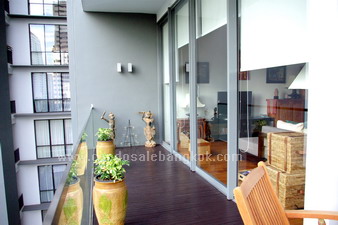 Luxurious and elegant DOMUS condo for sale in Bangkok Sukhumvit 16. Walk to Asok BTS & Sukhumvit MRT. Very nice Private compound. 212 sq.m. 3 bedrooms