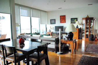 Luxurious and elegant DOMUS condo for sale in Bangkok Sukhumvit 16. Walk to Asok BTS & Sukhumvit MRT. Very nice Private compound. 212 sq.m. 3 bedrooms