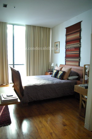 Luxurious and elegant DOMUS condo for sale in Bangkok Sukhumvit 16. Walk to Asok BTS & Sukhumvit MRT. Very nice Private compound. 212 sq.m. 3 bedrooms