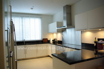 Luxurious and elegant DOMUS condo for sale in Bangkok Sukhumvit 16. Walk to Asok BTS & Sukhumvit MRT. Very nice Private compound. 212 sq.m. 3 bedrooms