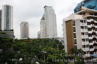 Luxury condo for sale in Silom Bangkok. Good condo at Saladaeng, Silom. High Ceilings, <br />
Unfurnished Newly Renovated 3 bedrooms 140 sq.m.