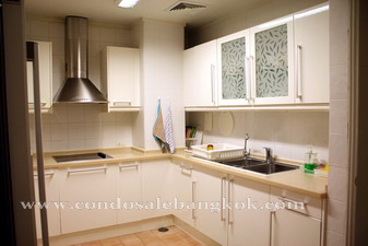 Penthouse for sale in Bangkok Sukhumvit nearby Thonglor BTS 370 sq.m. 3 bedrooms.<br />
Nice neighborhood area, wide road soi, big sidewalk.
