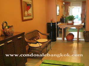 Penthouse for sale in Bangkok Sukhumvit nearby Thonglor BTS 370 sq.m. 3 bedrooms.<br />
Nice neighborhood area, wide road soi, big sidewalk.
