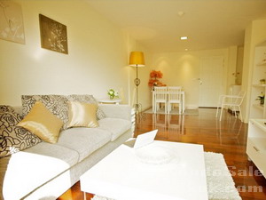 Condo for sale in Sukhumvit 49. Lowrise building style. 50.77 sq.m.1 bedroom fully furnished. Peaceful area and nice neighborhood. Good for investment.