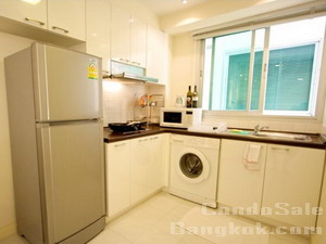 Condo for sale in Sukhumvit 49. Lowrise building style. 50.77 sq.m.1 bedroom fully furnished. Peaceful area and nice neighborhood. Good for investment.