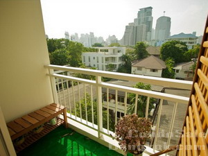 Condo for sale in Sukhumvit 49. Lowrise building style. 50.77 sq.m.1 bedroom fully furnished. Peaceful area and nice neighborhood. Good for investment.