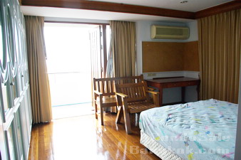 Duplex Penthouse for sale in Sathorn 422 sq.m. 4 bedrooms 3 bathrooms. Panoramic view and nice terrace.  Easy access to Saladaeng BTS & MRT.