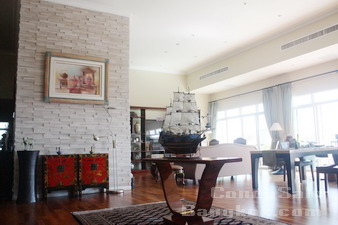 Gorgeous PentHouse Sukhumvit39 Etraordinary decoration. Special with 5 meters high ceiling. 4 bedrooms. Big balcony and Nice greenery view!