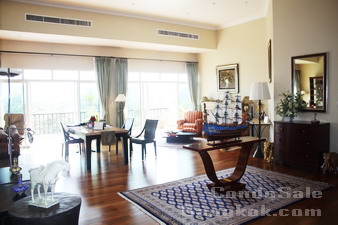 Gorgeous PentHouse Sukhumvit39 Etraordinary decoration. Special with 5 meters high ceiling. 4 bedrooms. Big balcony and Nice greenery view!