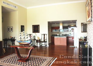 Gorgeous PentHouse Sukhumvit39 Etraordinary decoration. Special with 5 meters high ceiling. 4 bedrooms. Big balcony and Nice greenery view!