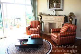 Gorgeous PentHouse Sukhumvit39 Etraordinary decoration. Special with 5 meters high ceiling. 4 bedrooms. Big balcony and Nice greenery view!