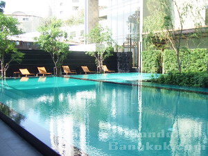 Located very high floor condo for sale in Bangkok Sukhumvit 24 The Emporio Place condo 1 bedroom 65 sq.m.