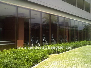 Located very high floor condo for sale in Bangkok Sukhumvit 24 The Emporio Place condo 1 bedroom 65 sq.m.